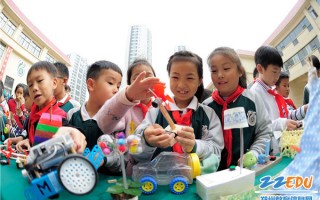小当科技 当科技拥抱童趣：不一样的童年一样快乐